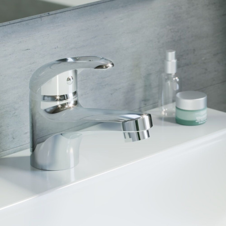 Смеситель для раковины Dorff Comfort D8021000 Хром Смеситель для раковины Dorff Comfort D8021000 Хром