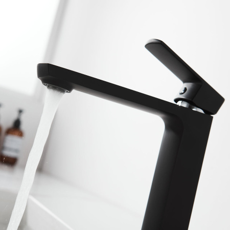 Смеситель для раковины Vincea Next VBF-1N1MB однорычажный, черный Смеситель для раковины Vincea Next VBF-1N1MB однорычажный, черный