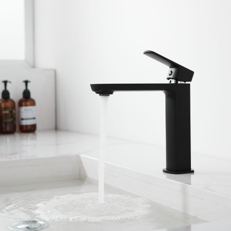 Смеситель для раковины Vincea Next VBF-1N1MB однорычажный, черный Смеситель для раковины Vincea Next VBF-1N1MB однорычажный, черный