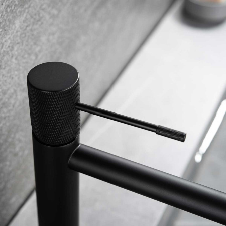 Смеситель для раковины Vincea Desire VBF-1D1MB однорычажный, черный Смеситель для раковины Vincea Desire VBF-1D1MB однорычажный, черный