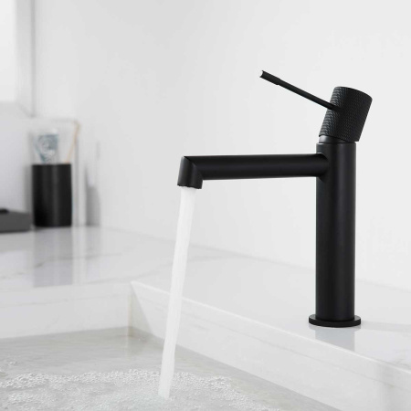 Смеситель для раковины Vincea Desire VBF-1D1MB однорычажный, черный Смеситель для раковины Vincea Desire VBF-1D1MB однорычажный, черный