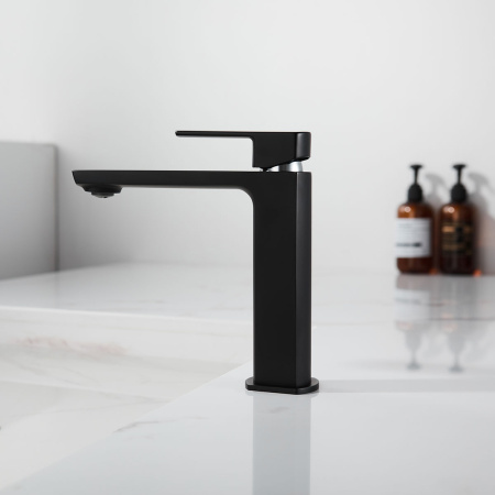 Смеситель для раковины Vincea Next VBF-1N1MB однорычажный, черный Смеситель для раковины Vincea Next VBF-1N1MB однорычажный, черный